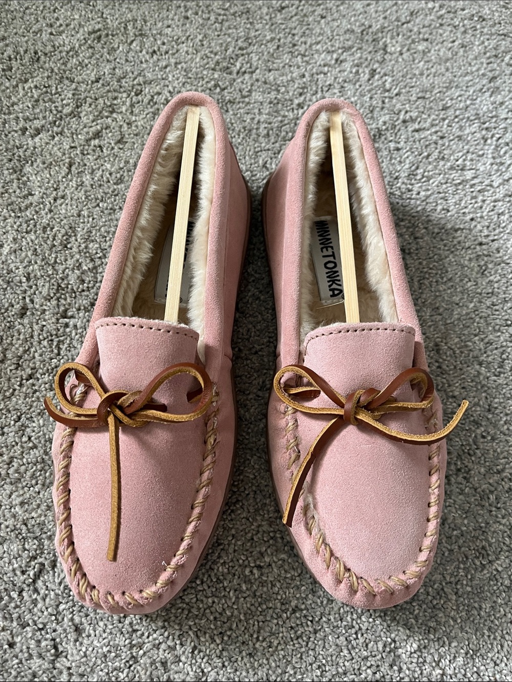 Brand New Box Minnetonka Pink Suede Fleece-Lined Moccasins with Bow 8
